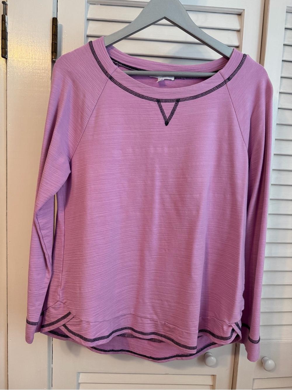 Women’s Long Sleeve Crewneck Top in Lavender Pink